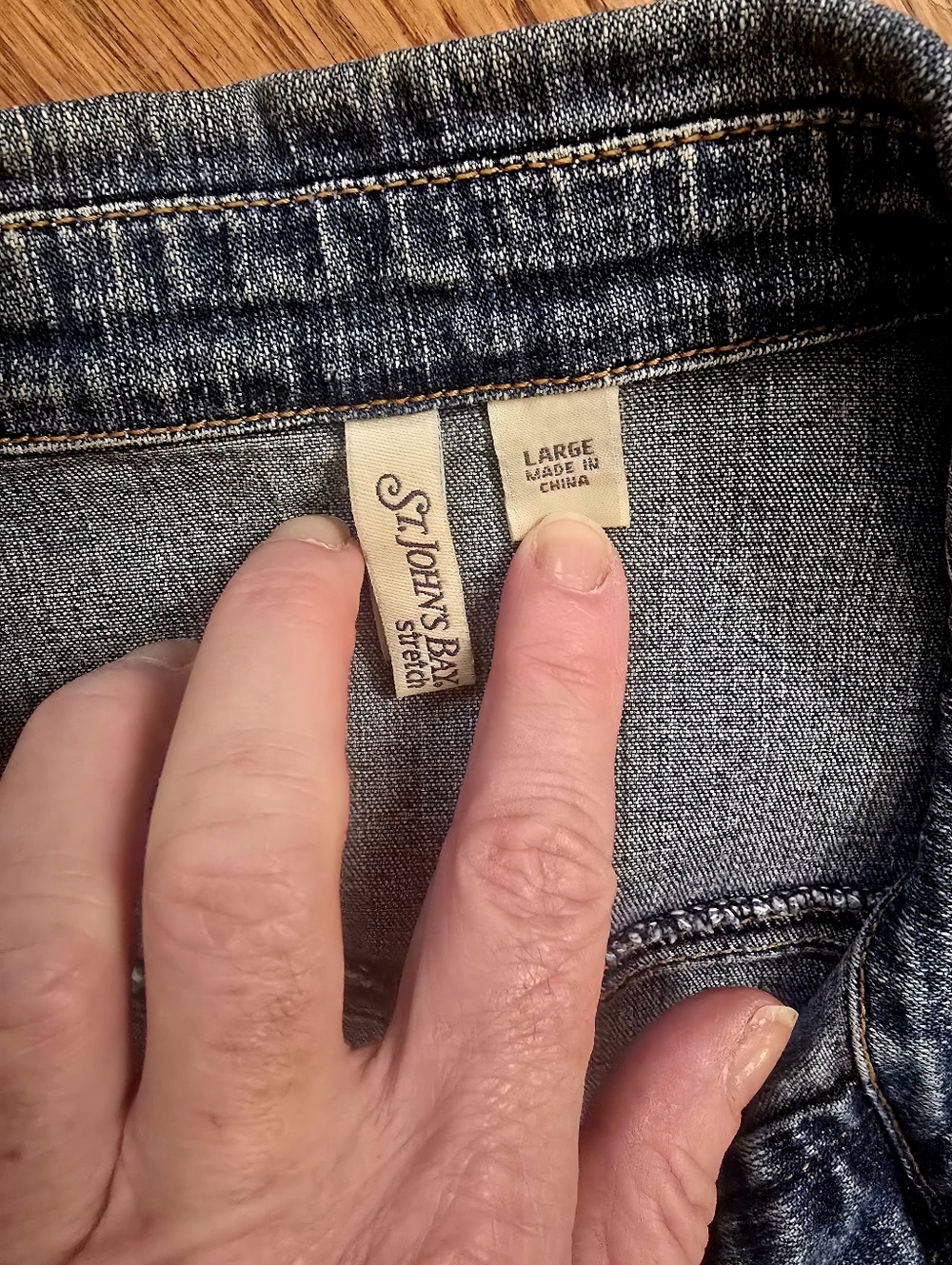 Stretchy Denim Blue Jean Jacket, Pockets, Button Up Sleeves, Large, 2% Spandex - Picture 5 of 6